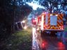 Caminhão tomba após sair da pista na SC 160, em Pinhalzinho
