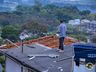 Casa é parcialmente destelhada em bairro de São Miguel do Oeste