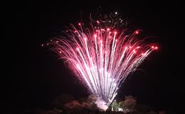 Réveillon tem queima de fogos em municípios do extremo-oeste