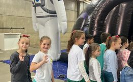 Estudantes de São José do Cedro se encantam com visita ao planetário