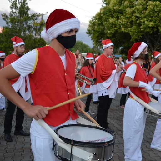 Santa Terezinha do Progresso comemora acendimento das luzes com show 