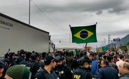 Tropas de choque são acionadas em SC após manifestantes não liberarem rodovias