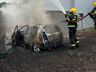 Carro é destruído por incêndio no interior de Mondaí