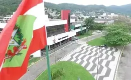 Governo de SC suspende nomeações de servidores e reajustes até maio de 2024