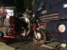VÍDEO: Motociclista sofre ferimentos graves em colisão contra caminhão estacionado 