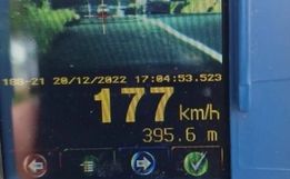 Carro é flagrado a 177 km/h em rodovia de SC: 'Difícil é consolar uma família', alerta PMRv