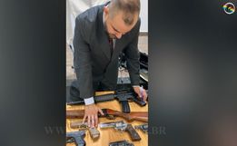 Pastor benze armas em igreja evangélica no Paraná; confira o vídeo