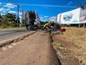 Ciclista fica gravemente ferida ao ser atingida por sapata de caminhão em SMOeste 