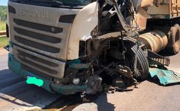 Acidente entre caminhão e carro deixa uma pessoa ferida em Chapecó