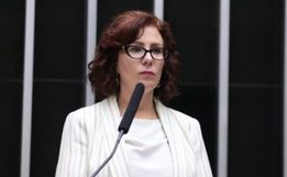 Carla Zambelli tem mandato cassado e fica inelegível por 8 anos