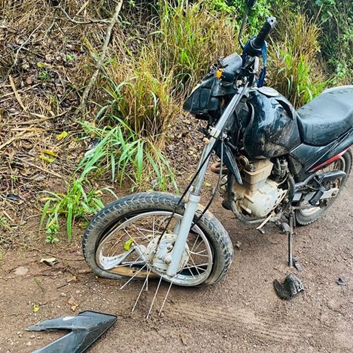Acidente entre carro e moto deixa dois feridos em Itapiranga