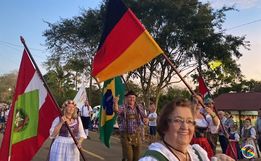 43ª Oktoberfest: Abertura em Lª Becker reúne mais de quatro mil pessoas
