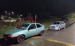 Condutor embriagado colide em veículo estacionado e é preso em Campo Erê