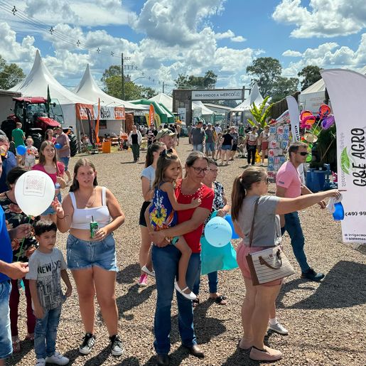 Sábado de sol leva grande público para o parque da Faismo