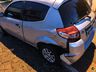 Mulher colide carro em veículo estacionado em São Miguel do Oeste