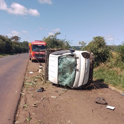Saída de pista deixa uma pessoa ferida 