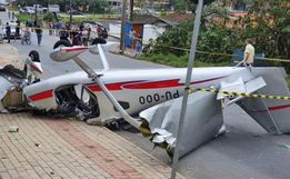 VÍDEO: Câmera registra queda de avião em cidade de Santa Catarina