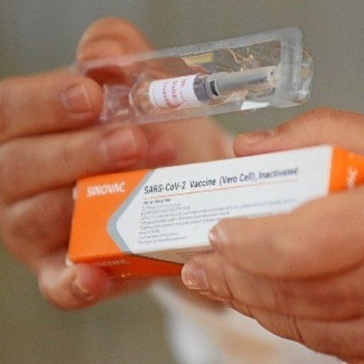 Eficácia de 50,38% da CoronaVac ajuda a frear pandemia, dizem especialistas