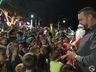 Grande público acompanha o acionamento das luzes de Natal na praça de São João do Oeste