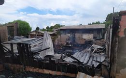 Casa fica destruída por incêndio em Campo Erê 