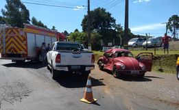 Colisão lateral deixa casal ferido na BR-163
