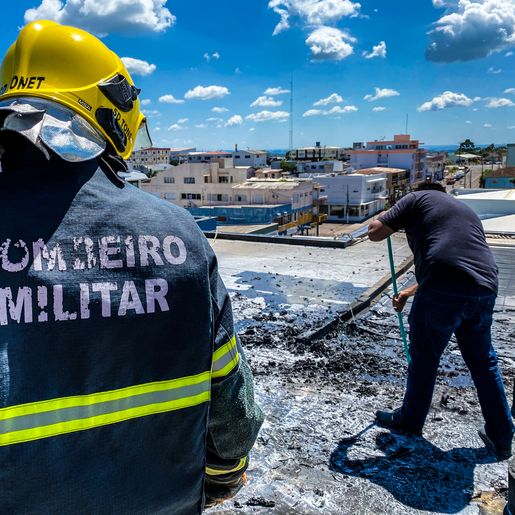 Incêndio destrói Papai Noel Gigante da Rede Peperi em SMO