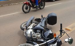 Colisão entre carro e moto deixa homem ferido em Itapiranga