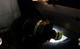 Ao tentar sair de garagem com veículo, filha prensa mãe contra parede em Xanxerê
