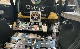 Polícia apreende R$ 250 mil em eletrônicos escondidos dentro de carro no Oeste