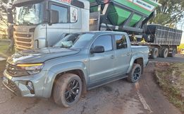 Colisão envolve camioneta e caminhão no trevo de acesso à Palma Sola na SC-305