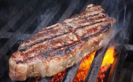 Mulher denuncia vizinho por fazer churrasco todos os dias