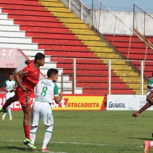 Jogando fora de casa, Chape sofre derrota e perde a liderança do Catarinense