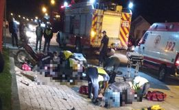 VÍDEO: Colisão entre motos causa explosão em Brusque