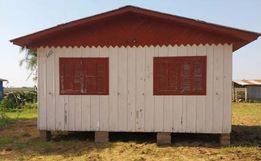 Calote faz carpinteiro de SC colocar casa inteira em carreta e mudá-la de endereço