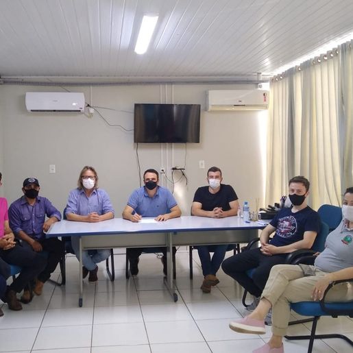 Município assina contrato para compra de um trator de esteira