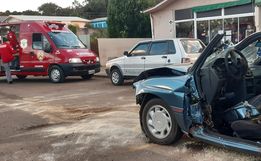 VÍDEO: carro voa em fuga da polícia e atinge caminhonete em SC