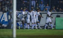 Grêmio goleia Glória e conquista tricampeonato da Recopa Gaúcha