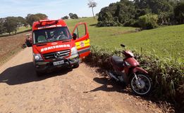 Três pessoas ficam feridas em quedas de motocicletas em Itapiranga