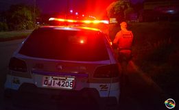 Mulher aciona polícia após marido ver suposto lobisomem no telhado 