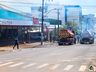 Bombeiros trabalham no rescaldo do incêndio no Super Vipi Center