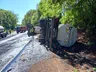 Carreta tomba na BR-282 e deixa condutor gravemente ferido entre Maravilha e Pinhalzinho