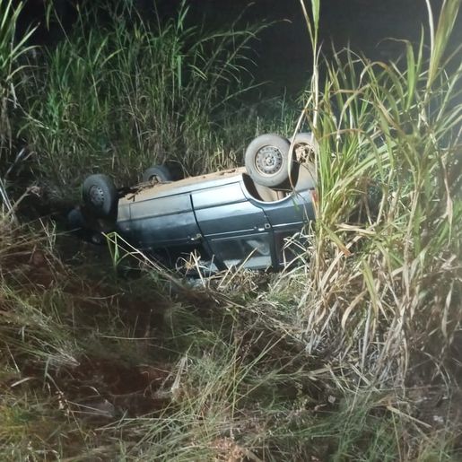 Saída de pista seguida de capotamento é registrado na BR 163