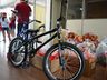 Campanha “Um presente de Natal” reúne crianças para entrega de presentes