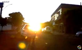 VÍDEO: Condutor sobe em rótula no centro de São Miguel do Oeste