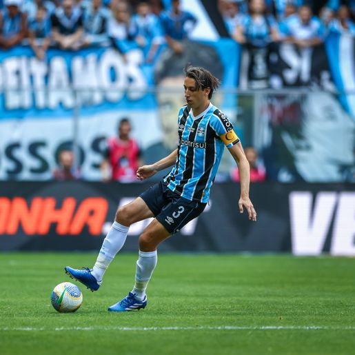 Com gol de "bicicleta", Corinthians bate o Grêmio por 3 a 0 na Arena 