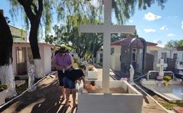 Véspera de feriado, fluxo de pessoas no cemitério São José e Almas foi baixo