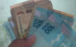 Moradora de Maravilha encontra mais de R$ 1.500 e devolve ao proprietário