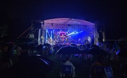 Mesmo com chuva, Orquestra de Itapiranga dá show com Lendas do Sul