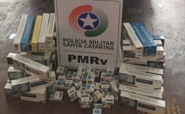Polícia apreende mais de 970 maços de cigarros contrabandeados em estabelecimentos de Riqueza