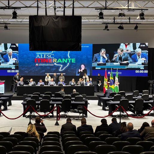 Alesc Itinerante reúne lideranças e abre espaço para 30 entidades em sessões em São Miguel do Oeste